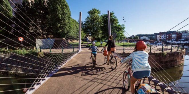 European Declaration on Cycling Mock up EU local and regional governments and transport networks call for investment prioritisation