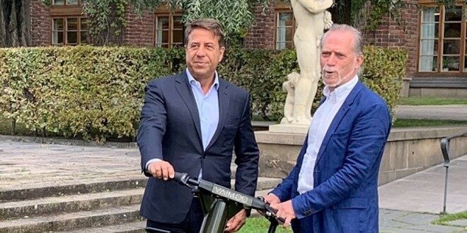 Jordi Cabanas Faura GM CityBike Daniel Hellden Traffic Councilor Stockholm 1 Stockholm launches e-bike sharing service operated by CityBike Global