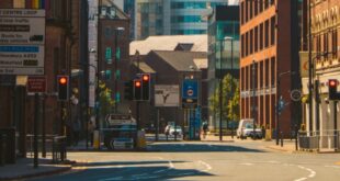 Leeds Clean Air Zone no longer required due to shift to cleaner vehicles Leeds' Clean Air Zone 'no longer required' due to shift to cleaner vehicles