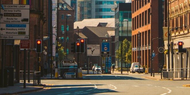Leeds Clean Air Zone no longer required due to shift to cleaner vehicles Leeds' Clean Air Zone 'no longer required' due to shift to cleaner vehicles