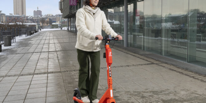 Neuron e scooter 03 Motorists could save £3,000 per year by switching to rental e-scooters, according to Neuron Mobility 