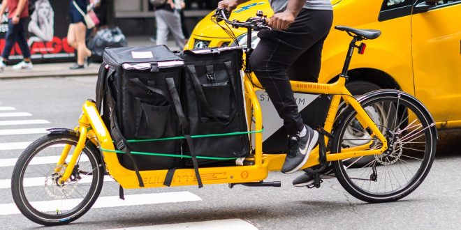 pexels daniela cappella 13437652 scaled e1696262874663 The big obstacles: Fleet decarbonisation and its impact on the bike industry